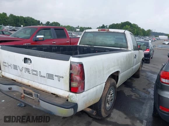 ✅ 2005 Chevrolet Silverado 1500 Work Truck • VIN: 1GCEC14X45Z145572 • Лот: 42811137. Опубликован ранее на IAAI с пробегом 283 450 миль. Бесплатный доступ к архиву аукционных продаж из США и подробный отчёт об истории автомобиля на DreamBid. Изображение 4.