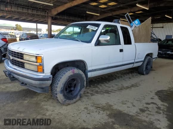 ✅ 1992 Chevrolet Silverado 1500 • VIN: 2GCEK19K0N1261392 • Лот: 50958285. Опубликован ранее на Copart с пробегом 177 601 миль. Бесплатный доступ к архиву аукционных продаж из США и подробный отчёт об истории автомобиля на DreamBid. Изображение 1.