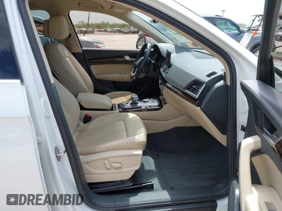 ✅ 2019 Audi Q5 Premium • VIN: WA1ANAFY8K2128349 • Lot: 42896926. Listed on IAAI with 78,297 mi. Free auction sales archive from the USA and detailed vehicle history report at DreamBid. Image 5.