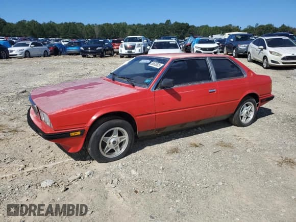 ✅ 1984 Maserati Biturbo • VIN: ZAMAL1102EB310318 • Лот: 85500925. Опубликован ранее на Copart с пробегом 48 982 миль. Бесплатный доступ к архиву аукционных продаж из США и подробный отчёт об истории автомобиля на DreamBid. Изображение 1.