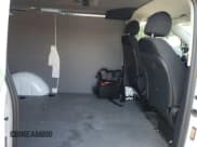 ✅ 2022 Mercedes-Benz Metris Cargo • VIN: W1YV0BEY6N4138833 • Lot: 68922824. Wystawiony na Copart z przebiegiem 9 493 mil. Bezpłatny archiwum sprzedaży aukcyjnych z USA i szczegółowy raport historii pojazdu na DreamBid. Zdjęcie 11.