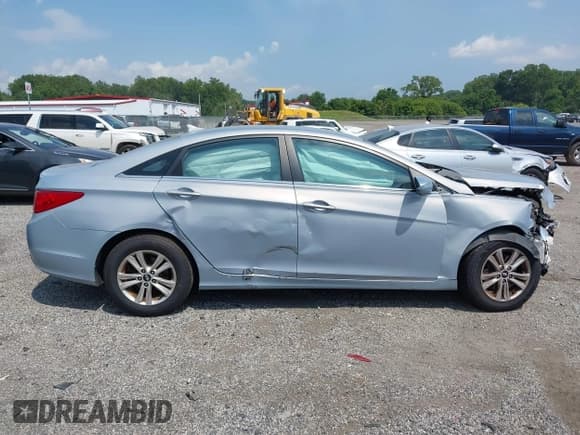 ✅ 2011 Hyundai Sonata GLS • VIN: 5NPEB4AC5BH022937 • Lot: 42829596. Listed on IAAI with 193,507 mi. Free auction sales archive from the USA and detailed vehicle history report at DreamBid. Image 13.