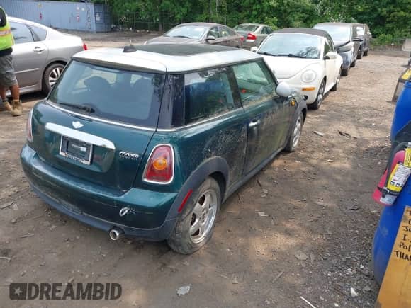 2010 MINI Hardtop с VIN WMWMF3C57ATZ24618, выставлен на аукционе IAAI как лот 42426752 с пробегом 68 973 миль миль и . История ставок и продаж доступна на DreamBid. Изображение 4.