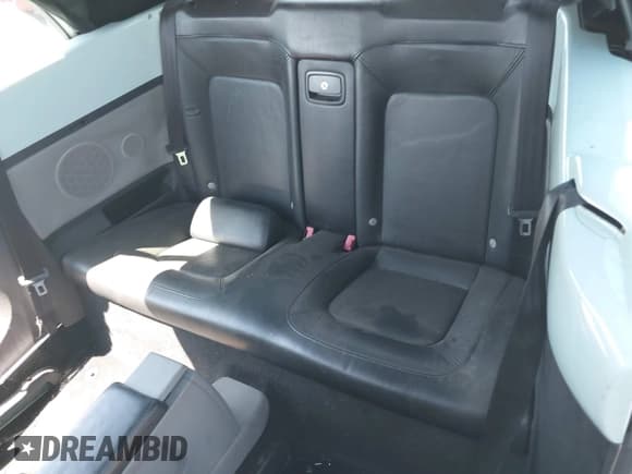 ✅ 2004 Volkswagen Beetle GLS • VIN: 3VWCM31Y34M334594 • Lot: 43020161. Listed on IAAI with 141,964 mi. Free auction sales archive from the USA and detailed vehicle history report at DreamBid. Image 8.