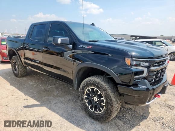 ✅ 2025 Chevrolet Silverado 1500 • VIN: 3GCUKHE89SG170865 • Лот: 67275165. Опубликован ранее на Copart с пробегом 6 272 миль. Бесплатный доступ к архиву аукционных продаж из США и подробный отчёт об истории автомобиля на DreamBid. Изображение 4.