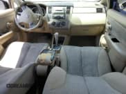 ✅ 2007 Nissan Versa SL • VIN: 3N1BC13E67L424442 • Lot: 62579575. Wystawiony na Copart z przebiegiem 166 656 mil. Bezpłatny archiwum sprzedaży aukcyjnych z USA i szczegółowy raport historii pojazdu na DreamBid. Zdjęcie 8.