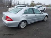 ✅ 2005 Mercedes-Benz C 240 • VIN: WDBRF81J85F682852 • Lot: 41928945. Wystawiony na IAAI z przebiegiem 106 981 mil. Bezpłatny archiwum sprzedaży aukcyjnych z USA i szczegółowy raport historii pojazdu na DreamBid. Zdjęcie 4.