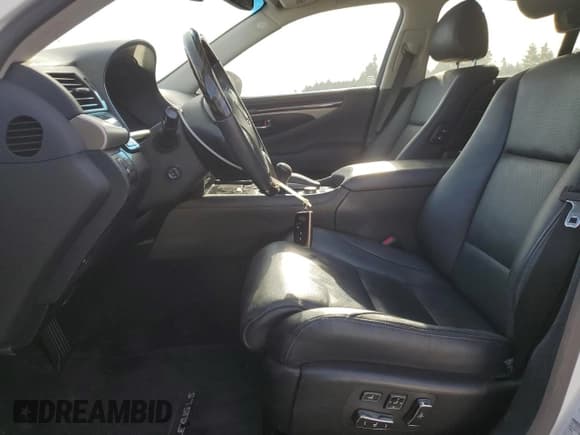 ✅ 2014 Lexus LS 460 • VIN: JTHCL5EF7E5022567 • Лот: 92133955. Опубликован ранее на Copart с пробегом 77 715 миль. Бесплатный доступ к архиву аукционных продаж из США и подробный отчёт об истории автомобиля на DreamBid. Изображение 7.