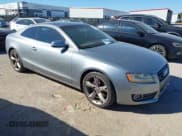 ✅ 2011 Audi A5 Premium Plus • VIN: WAULFAFR7BA044904 • Lot: 43503438. Wystawiony na IAAI z przebiegiem 124 943 mil. Bezpłatny archiwum sprzedaży aukcyjnych z USA i szczegółowy raport historii pojazdu na DreamBid. Zdjęcie 1.