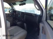 ✅ 2018 Chevrolet Express Cargo • VIN: 1GCWGAFP0J1287769 • Lot: 42814645. Wystawiony na IAAI z przebiegiem 152 506 mil. Bezpłatny archiwum sprzedaży aukcyjnych z USA i szczegółowy raport historii pojazdu na DreamBid. Zdjęcie 5.