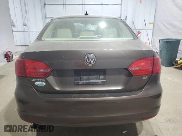 ✅ 2014 Volkswagen Jetta SE • VIN: 3VWB17AJ9EM420721 • Lot: 65062565. Wystawiony na Copart z przebiegiem Nie podano. Bezpłatny archiwum sprzedaży aukcyjnych z USA i szczegółowy raport historii pojazdu na DreamBid. Zdjęcie 6.