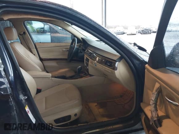 ✅ 2009 BMW 3 Series 328i • VIN: WBAPH77579NM27741 • Lot: 43732908. Listed on IAAI with 242,020 mi. Free auction sales archive from the USA and detailed vehicle history report at DreamBid. Image 5.