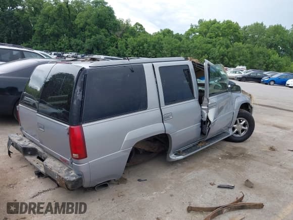 ✅ 2000 GMC Denali • VIN: 1GKEK13R6YR140162 • Lot: 42532005. Listed on IAAI with 213,050 mi. Free auction sales archive from the USA and detailed vehicle history report at DreamBid. Image 4.