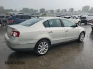 ✅ 2010 Volkswagen Passat Komfort • VIN: WVWJK7AN1AE061847 • Лот: 68775585. Опубликован ранее на Copart с пробегом 155 279 миль. Бесплатный доступ к архиву аукционных продаж из США и подробный отчёт об истории автомобиля на DreamBid. Изображение 3.