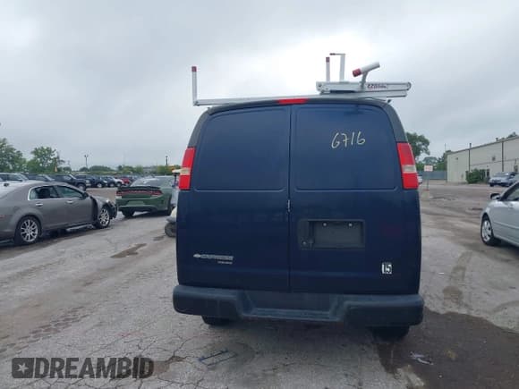 ✅ 2014 Chevrolet Express Cargo • VIN: 1GCWGFBA8E1136392 • Lot: 43026716. Wystawiony na IAAI z przebiegiem 233 303 mil. Bezpłatny archiwum sprzedaży aukcyjnych z USA i szczegółowy raport historii pojazdu na DreamBid. Zdjęcie 16.