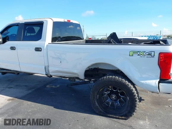 ✅ 2018 Ford F-250 XL • VIN: 1FT7W2B64JEB26408 • Lot: 42984832. Listed on IAAI with 238,266 mi. Free auction sales archive from the USA and detailed vehicle history report at DreamBid. Image 6.