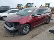 ✅ 2020 Chrysler Pacifica Hybrid Limited • VIN: 2C4RC1N71LR183414 • Лот: 41504790. Опубликован ранее на IAAI с пробегом 71 676 миль. Бесплатный доступ к архиву аукционных продаж из США и подробный отчёт об истории автомобиля на DreamBid. Изображение 2.