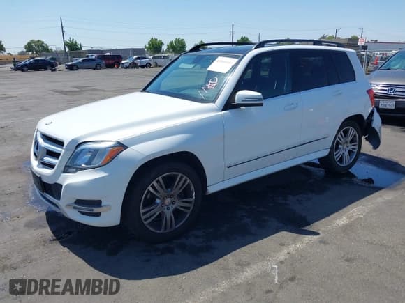✅ 2013 Mercedes-Benz GLK 350 • VIN: WDCGG5HBXDG028201 • Lot: 43084401. Listed on IAAI with 60,660 mi. Free auction sales archive from the USA and detailed vehicle history report at DreamBid. Image 17.