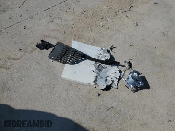 ✅ 2015 Chevrolet Suburban LT • VIN: 1GNSKJKC9FR530141 • Lot: 72816244. Wystawiony na Copart z przebiegiem 174 520 mil. Bezpłatny archiwum sprzedaży aukcyjnych z USA i szczegółowy raport historii pojazdu na DreamBid. Zdjęcie 13.