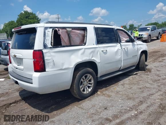 ✅ 2015 Chevrolet Suburban LT • VIN: 1GNSCJKC5FR587787 • Lot: 42801743. Wystawiony na IAAI z przebiegiem Nie podano. Bezpłatny archiwum sprzedaży aukcyjnych z USA i szczegółowy raport historii pojazdu na DreamBid. Zdjęcie 4.