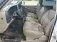 ✅ 2007 Chevrolet Silverado 2500HD LS • VIN: 1GCHC23U37F198200 • Lot: 81631835. Wystawiony na Copart z przebiegiem Nie podano. Bezpłatny archiwum sprzedaży aukcyjnych z USA i szczegółowy raport historii pojazdu na DreamBid. Zdjęcie 7.