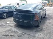 ✅ 2026 Tesla Model Y Long Range Launch Series • VIN: 7SAYGDEE7TA385847 • Lot: 42771357. Wystawiony na IAAI z przebiegiem 3 424 mil. Bezpłatny archiwum sprzedaży aukcyjnych z USA i szczegółowy raport historii pojazdu na DreamBid. Zdjęcie 4.