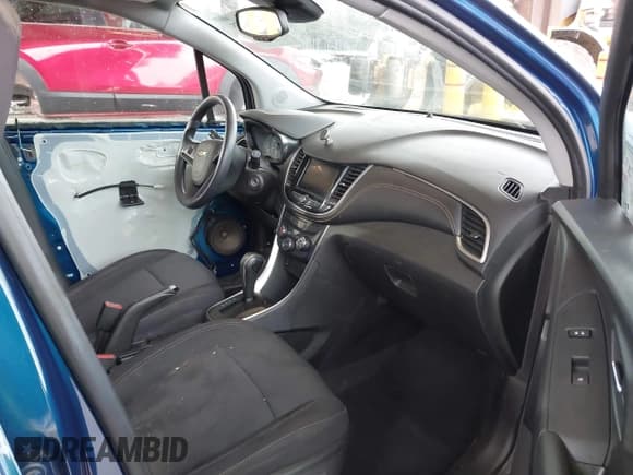 ✅ 2020 Chevrolet Trax LT • VIN: 3GNCJPSBXLL133347 • Lot: 43663755. Wystawiony na IAAI z przebiegiem 68 850 mil. Bezpłatny archiwum sprzedaży aukcyjnych z USA i szczegółowy raport historii pojazdu na DreamBid. Zdjęcie 5.