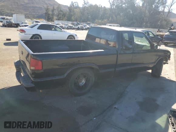 ✅ 2000 Chevrolet S-10 LS • VIN: 1GCCS1959Y8231035 • Лот: 85267394. Опубликован ранее на Copart с пробегом Не указан. Бесплатный доступ к архиву аукционных продаж из США и подробный отчёт об истории автомобиля на DreamBid. Изображение 3.