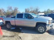 ✅ 2017 Chevrolet Silverado 2500HD LT • VIN: 1GC1KVEY7HF169306 • Lot: 41984377. Wystawiony na IAAI z przebiegiem 198 184 mil. Bezpłatny archiwum sprzedaży aukcyjnych z USA i szczegółowy raport historii pojazdu na DreamBid. Zdjęcie 13.