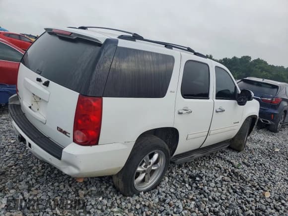 ✅ 2010 GMC Yukon SLT • VIN: 1GKMCCE3XAR189528 • Lot: 68216275. Listed on Copart with 269,428 mi. Free auction sales archive from the USA and detailed vehicle history report at DreamBid. Image 3.