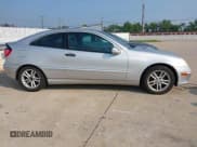 ✅ 2002 Mercedes-Benz C 230/260/280/320 • VIN: WDBRN47JX2A295473 • Lot: 42870379. Wystawiony na IAAI z przebiegiem 96 443 mil. Bezpłatny archiwum sprzedaży aukcyjnych z USA i szczegółowy raport historii pojazdu na DreamBid. Zdjęcie 13.