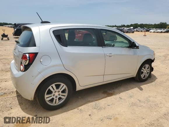 ✅ 2015 Chevrolet Sonic LT • VIN: 1G1JC6SH4F4202710 • Лот: 56869694. Размещён на Copart с пробегом 42 757 миль миль. Получите бесплатный доступ к архиву аукционных продаж из США и посмотрите подробный отчёт об истории автомобиля на DreamBid. Изображение 3.