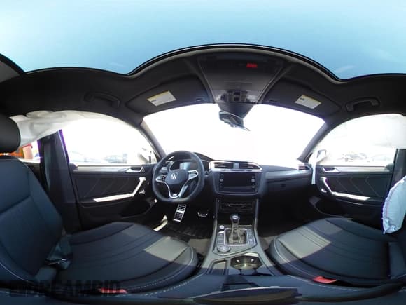 ✅ 2024 Volkswagen Tiguan SE R-Line Black • VIN: 3VV8B7AX8RM217275 • Lot: 42241098. Wystawiony na IAAI z przebiegiem 75 mil. Bezpłatny archiwum sprzedaży aukcyjnych z USA i szczegółowy raport historii pojazdu na DreamBid. Zdjęcie 18.