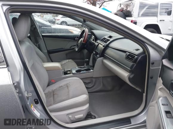 ✅ 2014 Toyota Camry LE • VIN: 4T1BD1FK8EU125464 • Lot: 43733062. Wystawiony na IAAI z przebiegiem 289 179 mil. Bezpłatny archiwum sprzedaży aukcyjnych z USA i szczegółowy raport historii pojazdu na DreamBid. Zdjęcie 5.