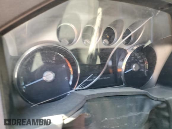 ✅ 2011 Ford F-350 XL • VIN: 1FT8X3BT2BEB51256 • Lot: 61836185. Listed on Copart with Not provided. Free auction sales archive from the USA and detailed vehicle history report at DreamBid. Image 9.