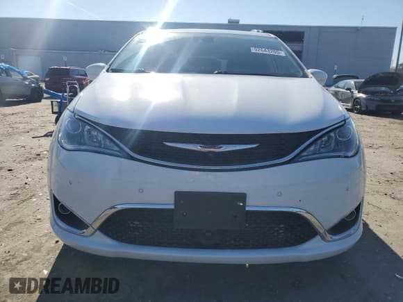 ✅ 2020 Chrysler Pacifica Touring L • VIN: 2C4RC1BG7LR217621 • Lot: 92643205. Listed on Copart with 81,674 mi. Free auction sales archive from the USA and detailed vehicle history report at DreamBid. Image 5.