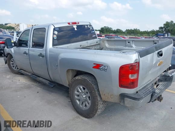✅ 2014 Chevrolet Silverado 2500HD LT • VIN: 1GC1KXE82EF145437 • Lot: 42394046. Listed on IAAI with 393,771 mi. Free auction sales archive from the USA and detailed vehicle history report at DreamBid. Image 3.