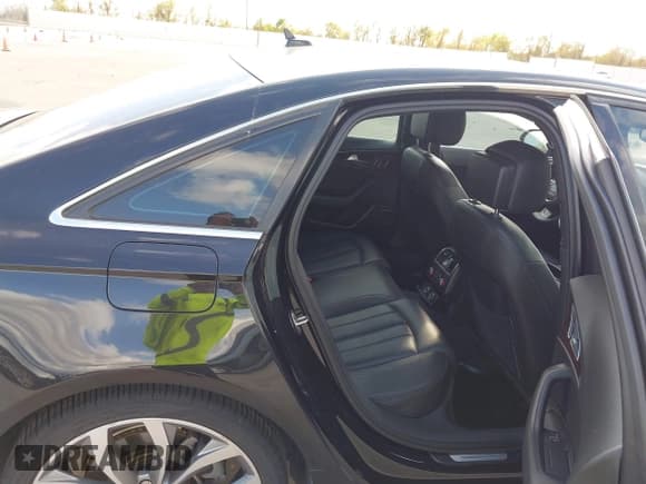 ✅ 2014 Audi A6 Prestige • VIN: WAUHGAFC4EN126584 • Лот: 43728941. Опубликован ранее на IAAI с пробегом 180 492 миль. Бесплатный доступ к архиву аукционных продаж из США и подробный отчёт об истории автомобиля на DreamBid. Изображение 8.