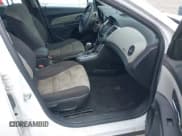 ✅ 2014 Chevrolet Cruze LS • VIN: 1G1PA5SG0E7189811 • Lot: 43023493. Wystawiony na IAAI z przebiegiem 152 958 mil. Bezpłatny archiwum sprzedaży aukcyjnych z USA i szczegółowy raport historii pojazdu na DreamBid. Zdjęcie 5.