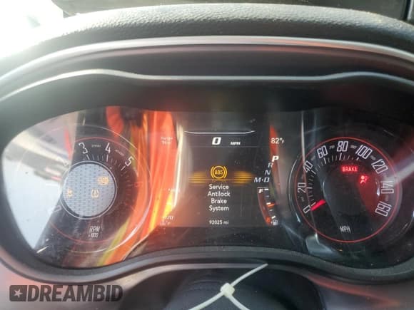 ✅ 2019 Dodge Challenger R/T • VIN: 2C3CDZBTXKH708918 • Lot: 71233445. Wystawiony na Copart z przebiegiem 92 025 mil. Bezpłatny archiwum sprzedaży aukcyjnych z USA i szczegółowy raport historii pojazdu na DreamBid. Zdjęcie 9.