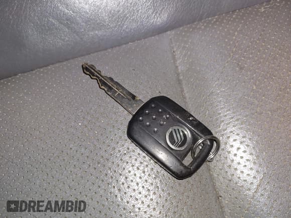 ✅ 2007 Mercury Montego • VIN: 1MEHM40107G613808 • Lot: 43831029. Wystawiony na IAAI z przebiegiem 220 410 mil. Bezpłatny archiwum sprzedaży aukcyjnych z USA i szczegółowy raport historii pojazdu na DreamBid. Zdjęcie 11.