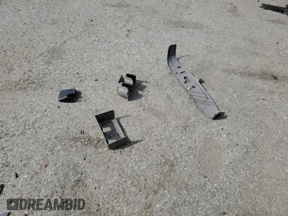 ✅ 2004 Chevrolet Colorado 1SB LS Z85 • VIN: 1GCDT136848144384 • Лот: 57058165. Опубликован ранее на Copart с пробегом 249 127 миль. Бесплатный доступ к архиву аукционных продаж из США и подробный отчёт об истории автомобиля на DreamBid. Изображение 12.