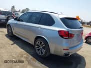 ✅ 2017 BMW X5 xDrive50i • VIN: 5UXKR6C30H0U13585 • Lot: 42990361. Wystawiony na IAAI z przebiegiem 200 463 mil. Bezpłatny archiwum sprzedaży aukcyjnych z USA i szczegółowy raport historii pojazdu na DreamBid. Zdjęcie 3.