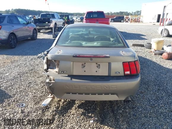 ✅ 2002 Ford Mustang GT Deluxe • VIN: 1FAFP42X82F133201 • Lot: 43632074. Listed on IAAI with 214,684 mi. Free auction sales archive from the USA and detailed vehicle history report at DreamBid. Image 16.