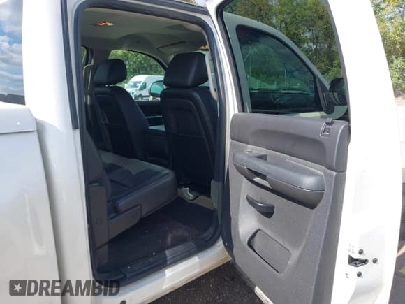 ✅ 2012 Chevrolet Silverado 1500 LT • VIN: 3GCPKSE76CG202030 • Lot: 43403350. Wystawiony na IAAI z przebiegiem 117 414 mil. Bezpłatny archiwum sprzedaży aukcyjnych z USA i szczegółowy raport historii pojazdu na DreamBid. Zdjęcie 8.