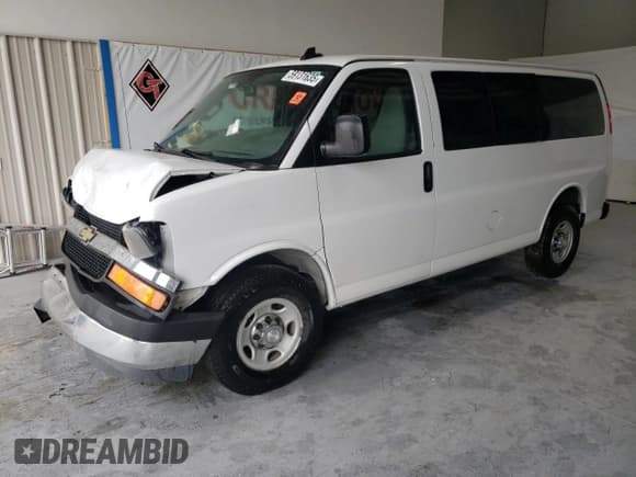 ✅ 2017 Chevrolet Express Passenger LT • VIN: 1GAZGMFG3H1267792 • Лот: 59131635. Опубликован ранее на Copart с пробегом 105 259 миль. Бесплатный доступ к архиву аукционных продаж из США и подробный отчёт об истории автомобиля на DreamBid. Изображение 1.