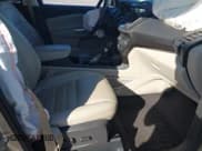 ✅ 2017 Ford Escape Titanium • VIN: 1FMCU0JD6HUD58495 • Lot: 43617499. Wystawiony na IAAI z przebiegiem 118 379 mil. Bezpłatny archiwum sprzedaży aukcyjnych z USA i szczegółowy raport historii pojazdu na DreamBid. Zdjęcie 5.