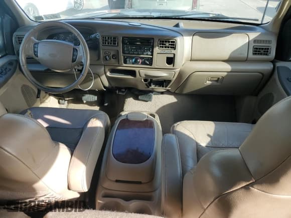 ✅ 2000 Ford Excursion Limited • VIN: 1FMSU43F8YEC33512 • Лот: 65412275. Опубликован ранее на Copart с пробегом Не указан. Бесплатный доступ к архиву аукционных продаж из США и подробный отчёт об истории автомобиля на DreamBid. Изображение 8.