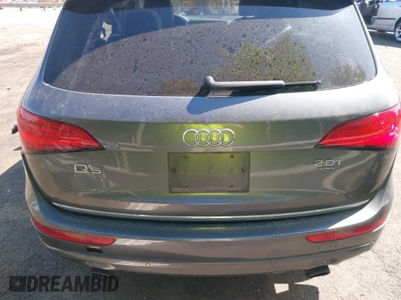 ✅ 2015 Audi Q5 Premium Plus • VIN: WA1LFAFP4FA005852 • Lot: 42073338. Wystawiony na IAAI z przebiegiem 132 751 mil. Bezpłatny archiwum sprzedaży aukcyjnych z USA i szczegółowy raport historii pojazdu na DreamBid. Zdjęcie 17.