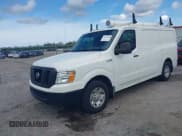 ✅ 2020 Nissan NV Cargo S • VIN: 1N6BF0KY2LN808767 • Lot: 42693083. Wystawiony na IAAI z przebiegiem 73 584 mil. Bezpłatny archiwum sprzedaży aukcyjnych z USA i szczegółowy raport historii pojazdu na DreamBid. Zdjęcie 2.